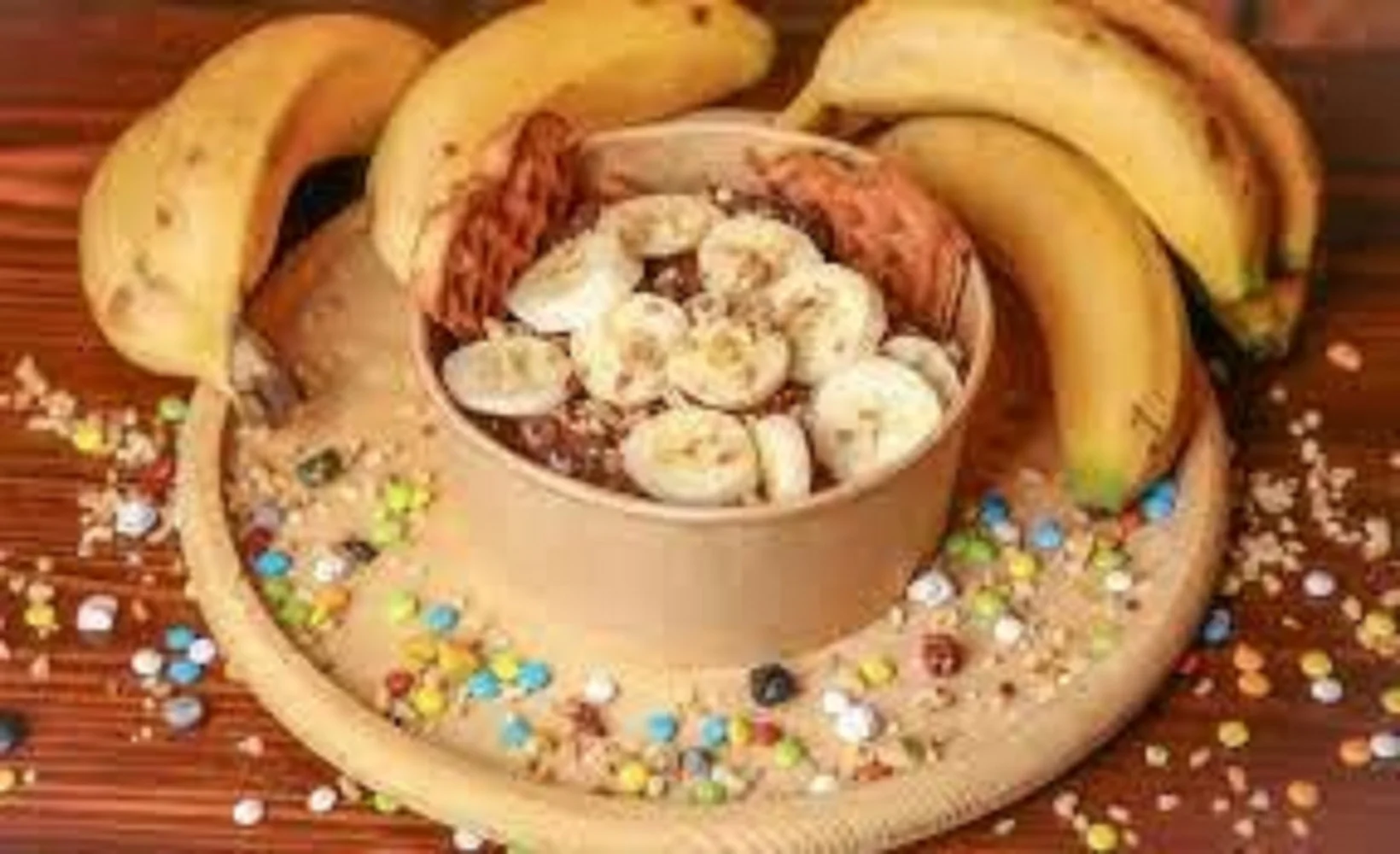 MUZLU BOWL ( Muz, özel hamur parçacıkları, sütlü çikolata, fındık )