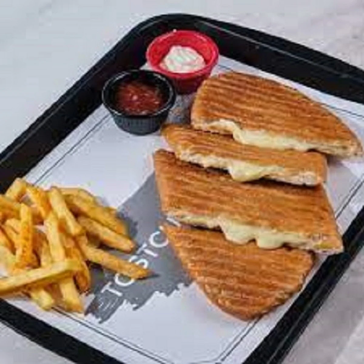 TAKSİM BOMBA LÜKS TOST MENÜ 3 Taksim Bomba (Yarım ekmek arasına; kasap sucuk, sosis, salam, yumurta, çift kat kaşar peyniri, domates salçası) + Patates kızartması + Ayran (17 cl.)